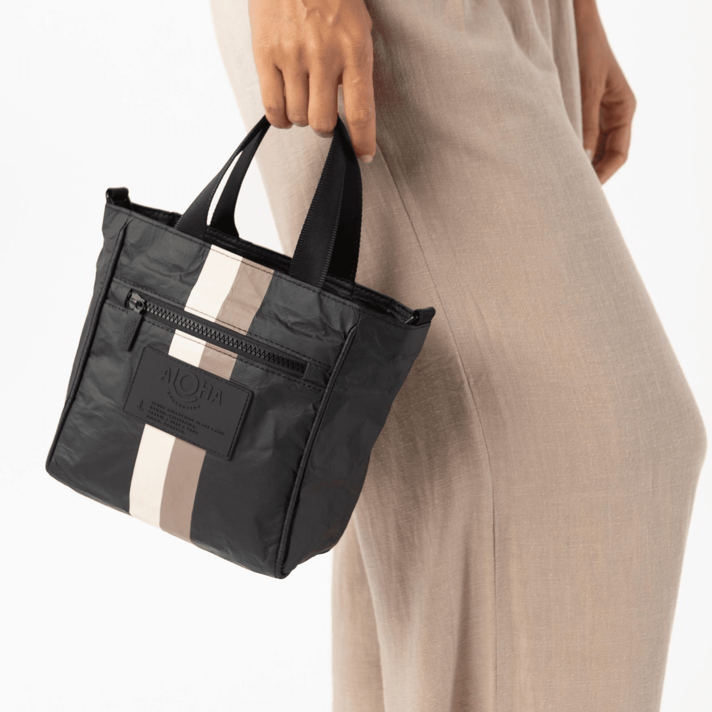 Le Voyageur Crossbody - Caffe on Black