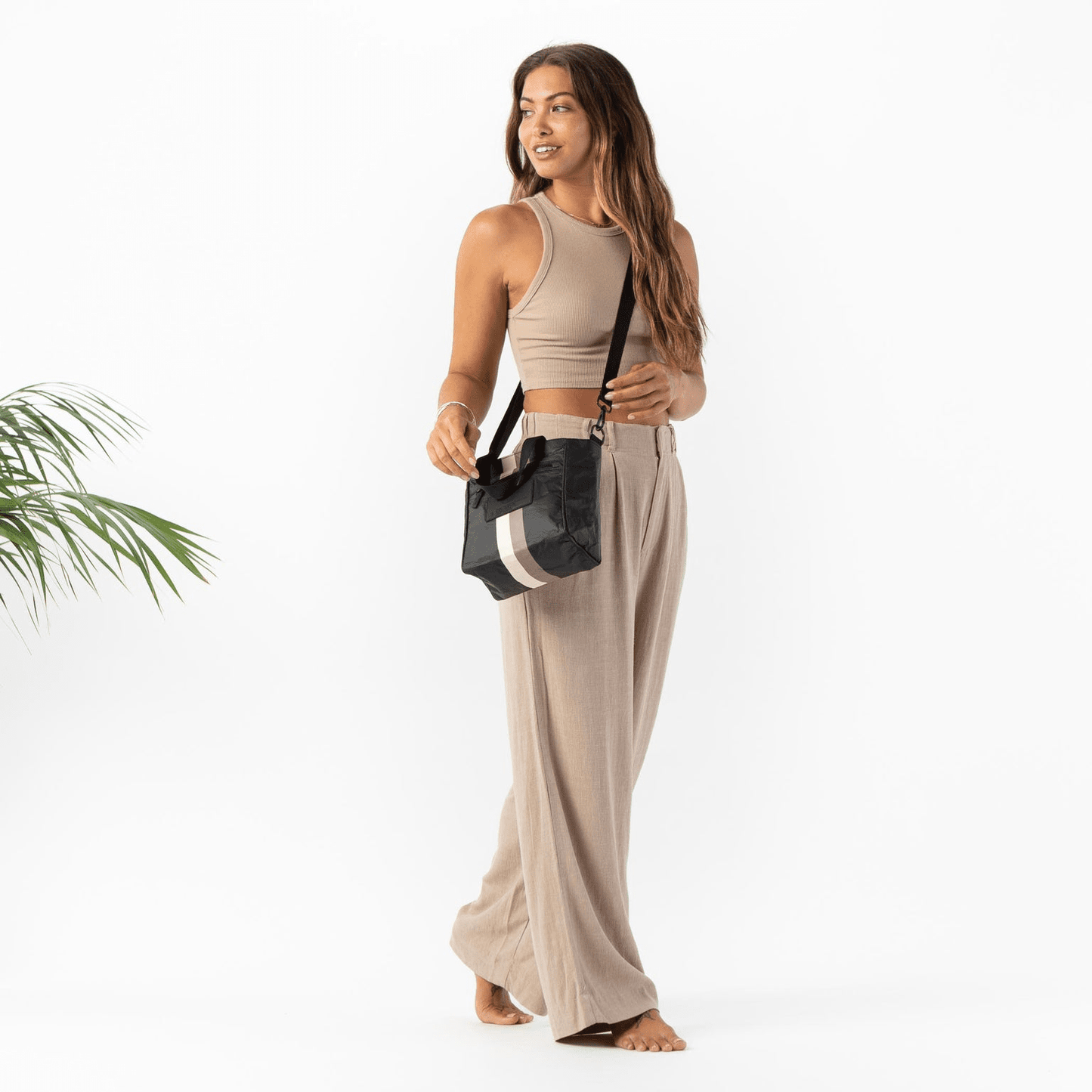 Le Voyageur Crossbody - Caffe on Black