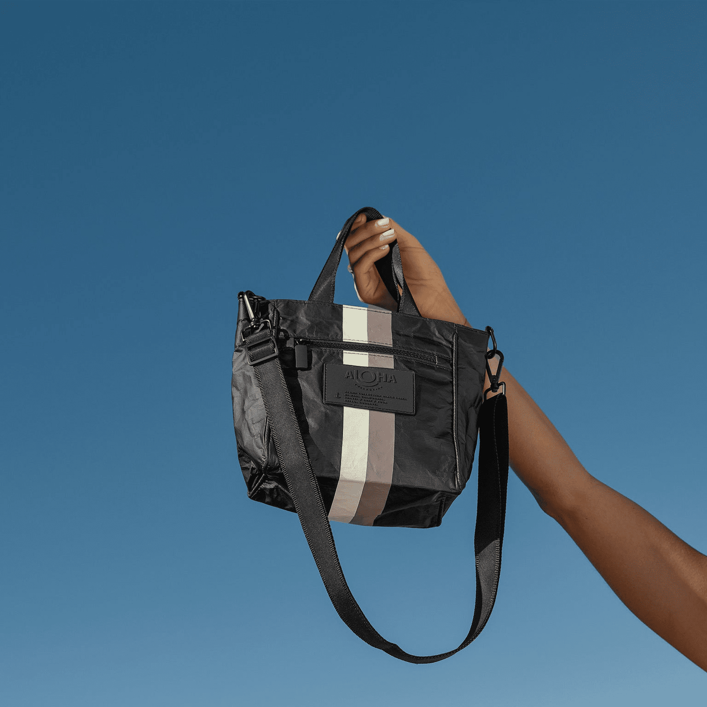 Le Voyageur Crossbody - Caffe on Black